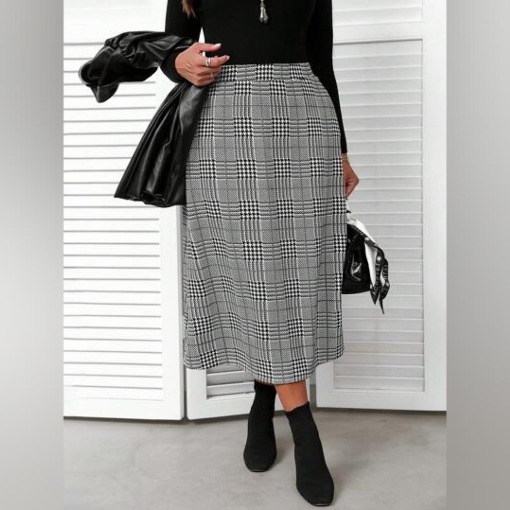 Classic Black and White Plaid Skirt